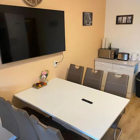 Wieko Leibnizstr. H3, 3.og Links Apartment