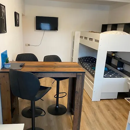 Apartment Wieko Leibnizstr. H3, 3.og Links *